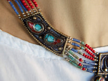 Carica l&#39;immagine nel visualizzatore di Gallery, collana nepalese / tibetana multifilo con corallo, turchese, lapis e argento. no pasta ma pietre vere non tinte o modificate nel colore, qualità top. assemblata artigianalmente, pezzo unico.  lunghezza totale collana 43 cm, pendaglio 3.5x5.5cm, peso 74 gr