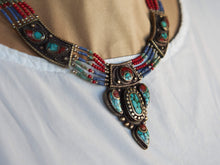 Carica l&#39;immagine nel visualizzatore di Gallery, collana nepalese / tibetana multifilo con corallo, turchese, lapis e argento. no pasta ma pietre vere non tinte o modificate nel colore, qualità top. assemblata artigianalmente, pezzo unico.  lunghezza totale collana 43 cm, pendaglio 3.5x5.5cm, peso 74 gr
