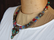 Carica l&#39;immagine nel visualizzatore di Gallery, collana nepalese / tibetana multifilo con corallo, turchese, lapis e argento. no pasta ma pietre vere non tinte o modificate nel colore, qualità top. assemblata artigianalmente, pezzo unico.  lunghezza totale collana 43 cm, pendaglio 3.5x5.5cm, peso 74 gr