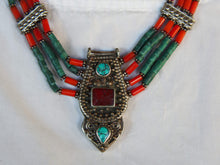 Carica l&#39;immagine nel visualizzatore di Gallery, collana nepalese / tibetana multifilo con corallo, turchese e argento. no pasta ma pietre vere non tinte o modificate nel colore, qualità top. assemblata artigianalmente, pezzo unico.  lunghezza totale collana 49 cm, pendaglio 2.5x6cm, peso 73 gr
