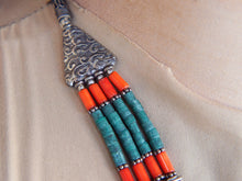 Carica l&#39;immagine nel visualizzatore di Gallery, collana nepalese / tibetana multifilo con corallo, turchese e argento. no pasta ma pietre vere non tinte o modificate nel colore, qualità top. assemblata artigianalmente, pezzo unico.  lunghezza totale collana 49 cm, pendaglio 2.5x6cm, peso 73 gr