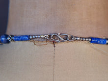 Carica l&#39;immagine nel visualizzatore di Gallery, collana nepalese / tibetana con lapislazzulo, corallo, turchese e argento no pasta ma pietre vere non tinte o modificate nel colore, qualità top. assemblata artigianalmente, pezzo unico.  lunghezza totale collana 46 cm, peso 52 gr