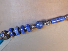 Carica l&#39;immagine nel visualizzatore di Gallery, collana nepalese / tibetana con lapislazzulo, corallo, turchese e argento no pasta ma pietre vere non tinte o modificate nel colore, qualità top. assemblata artigianalmente, pezzo unico.  lunghezza totale collana 46 cm, peso 52 gr