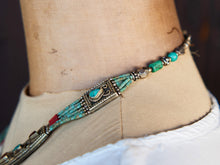 Carica l&#39;immagine nel visualizzatore di Gallery, collana nepalese / tibetana con corallo, turchese e argento no pasta ma pietre vere non tinte o modificate nel colore, qualità top. assemblata artigianalmente, pezzo unico.  lunghezza totale collana 45 cm, peso 77 gr