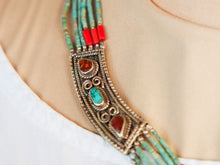 Carica l&#39;immagine nel visualizzatore di Gallery, collana nepalese / tibetana con corallo, turchese e argento no pasta ma pietre vere non tinte o modificate nel colore, qualità top. assemblata artigianalmente, pezzo unico.  lunghezza totale collana 45 cm, peso 77 gr