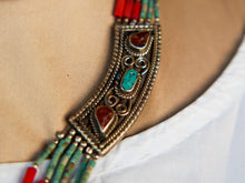 Carica l&#39;immagine nel visualizzatore di Gallery, collana nepalese / tibetana con corallo, turchese e argento no pasta ma pietre vere non tinte o modificate nel colore, qualità top. assemblata artigianalmente, pezzo unico.  lunghezza totale collana 45 cm, peso 77 gr