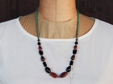 Carica l&#39;immagine nel visualizzatore di Gallery, collana pakistana in corniola, onice e turchese. lunghezza collana 58 cm peso 33 gr