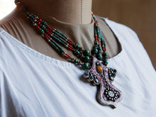 Carica l&#39;immagine nel visualizzatore di Gallery, collana nepalese / tibetana con corallo, turchese, ambra e argento no pasta ma pietre vere non tinte o modificate nel colore, qualità top. assemblata artigianalmente, pezzo unico.  lunghezza totale collana 40 cm, misura pendaglio 6.5x8cm, peso 90 gr