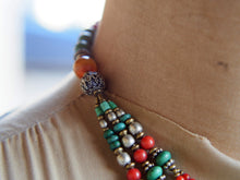 Carica l&#39;immagine nel visualizzatore di Gallery, collana nepalese / tibetana con corallo, turchese, ambra e argento no pasta ma pietre vere non tinte o modificate nel colore, qualità top. assemblata artigianalmente, pezzo unico.  lunghezza totale collana 40 cm, misura pendaglio 6.5x8cm, peso 90 gr