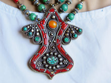Carica l&#39;immagine nel visualizzatore di Gallery, collana nepalese / tibetana con corallo, turchese, ambra e argento no pasta ma pietre vere non tinte o modificate nel colore, qualità top. assemblata artigianalmente, pezzo unico.  lunghezza totale collana 40 cm, misura pendaglio 6.5x8cm, peso 90 gr