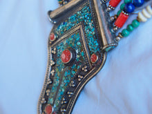 Carica l&#39;immagine nel visualizzatore di Gallery, collana nepalese / tibetana con corallo, turchese, giada e argento no pasta ma pietre vere non tinte o modificate nel colore, qualità top. assemblata artigianalmente, pezzo unico.  lunghezza totale collana 42 cm, misure pendaglio 6x9.5cm, peso 117 gr