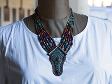 Carica l&#39;immagine nel visualizzatore di Gallery, collana nepalese / tibetana con corallo, turchese, giada e argento no pasta ma pietre vere non tinte o modificate nel colore, qualità top. assemblata artigianalmente, pezzo unico.  lunghezza totale collana 42 cm, misure pendaglio 6x9.5cm, peso 117 gr