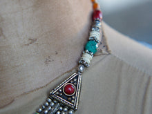 Carica l&#39;immagine nel visualizzatore di Gallery, collana nepalese / tibetana con corallo, turchese, giada e argento no pasta ma pietre vere non tinte o modificate nel colore, qualità top. assemblata artigianalmente, pezzo unico.  lunghezza totale collana 42 cm, misure pendaglio 6x9.5cm, peso 117 gr