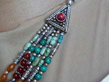 Carica l&#39;immagine nel visualizzatore di Gallery, collana nepalese / tibetana con corallo, turchese, giada e argento no pasta ma pietre vere non tinte o modificate nel colore, qualità top. assemblata artigianalmente, pezzo unico.  lunghezza totale collana 42 cm, misure pendaglio 6x9.5cm, peso 117 gr