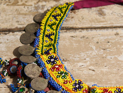 Dettaglio della ferramenta e degli elementi decorativi pendenti