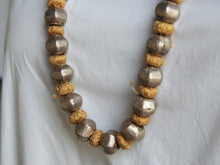Carica l&#39;immagine nel visualizzatore di Gallery, collana indiana in cotone intrecciato ed elementi &quot;olive&quot; in cera con lamina di argento .   lunghezza totale 120 cm, misura regolabile misura singolo elemento in argento 1.5 x 1 cm,  peso 120 gr    per ulteriori info o foto watshapp 3338778241 mail info@etniko.it fb, ig, etsy &quot;etnikobycrosato&quot;