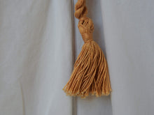 Carica l&#39;immagine nel visualizzatore di Gallery, collana indiana in cotone intrecciato ed elementi &quot;olive&quot; in cera con lamina di argento .   lunghezza totale 120 cm, misura regolabile misura singolo elemento in argento 1.5 x 1 cm,  peso 120 gr    per ulteriori info o foto watshapp 3338778241 mail info@etniko.it fb, ig, etsy &quot;etnikobycrosato&quot;
