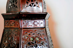 Lampada Marocco Traforata. Rivestita Internamente Da Vetro Trasparente. Diametro 20 h36cm.