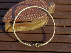 Collana etnica indiana in lega di argento, tipica tribale del rajasthan.  Finemente lavorata artigianalmente,  la collana è un pezzo unico e di difficile reperibilità  circonferenza 60  cm, peso 150 gr   per ulteriori info o foto contattare al watshapp 0039 3338778241 mail info@etniko.it facebook, instagram, pinterest etnikobycorsato