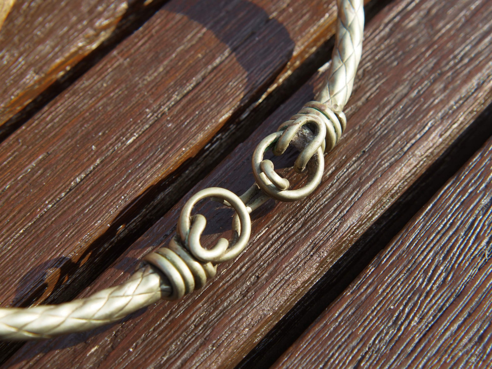 Collana etnica indiana in lega di argento, tipica tribale del rajasthan.  Finemente lavorata artigianalmente,  la collana è un pezzo unico e di difficile reperibilità  circonferenza 60  cm, peso 150 gr   per ulteriori info o foto contattare al watshapp 0039 3338778241 mail info@etniko.it facebook, instagram, pinterest etnikobycorsato