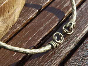 Collana etnica indiana in lega di argento, tipica tribale del rajasthan.  Finemente lavorata artigianalmente,  la collana è un pezzo unico e di difficile reperibilità  circonferenza 60  cm, peso 150 gr   per ulteriori info o foto contattare al watshapp 0039 3338778241 mail info@etniko.it facebook, instagram, pinterest etnikobycorsato