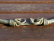 Carica l&#39;immagine nel visualizzatore di Gallery, Collana etnica indiana in lega di argento, tipica tribale del rajasthan.  Finemente lavorata artigianalmente,  la collana è un pezzo unico e di difficile reperibilità  circonferenza 60  cm, peso 150 gr   per ulteriori info o foto contattare al watshapp 0039 3338778241 mail info@etniko.it facebook, instagram, pinterest etnikobycorsato