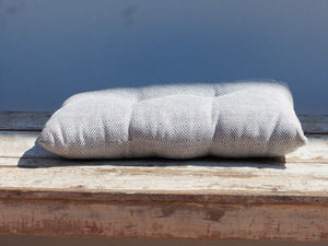 Cuscino imbottito in cotone ricamato, di colore bianco e grigio, interno in poliestere. Ricamo con disegni geometrici. Dimensioni 48x28xh10cm   per ulteriori info e foto 0039 3338778241 info@etniko.it  facebook e instagram : etnikobycrosato  shop on line : etsy : etnikobycrosato4