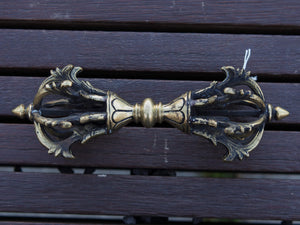 dorje tibetano in metallo , ottone rame . lavorato artigianalmente .  25 x 9x 9 cm peso 977gr