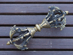 dorje tibetano in metallo , ottone rame . lavorato artigianalmente .  25 x 9x 9 cm peso 977gr