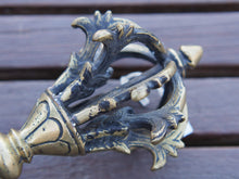 Carica l&#39;immagine nel visualizzatore di Gallery, dorje tibetano in metallo , ottone rame . lavorato artigianalmente .  25 x 9x 9 cm peso 977gr