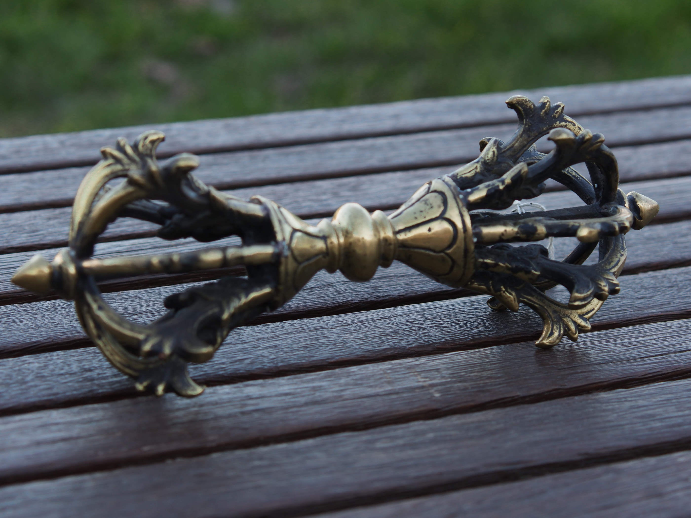 dorje tibetano in metallo , ottone rame . lavorato artigianalmente .  25 x 9x 9 cm peso 977gr