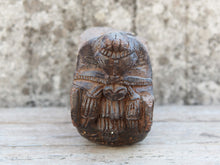 Carica l&#39;immagine nel visualizzatore di Gallery, Elemento architettonico indiano in legno, in origine incassato a parete con scopo puramente decorativo, abbiamo lasciato la parte retro così da poterla eventualmente reincassare a muro, databile fine &#39;800, prima metà 900. dimensioni 13x40 h19cm