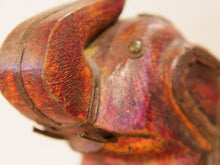 Carica l&#39;immagine nel visualizzatore di Gallery, Scultura elefante ricavata da un unico tronco di teak lavorato con finiture in metallo. Pezzo unico. Dimensioni 7x16 h17cm.   per maggiori info o dettagli info@etniko.it watshapp 0039 3338778241