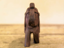 Carica l&#39;immagine nel visualizzatore di Gallery, Scultura elefante ricavata da un unico tronco di teak lavorato.  Pezzo unico. Dimensioni 4x11  h12cm.   per maggiori info o dettagli info@etniko.it watshapp 0039 3338778241