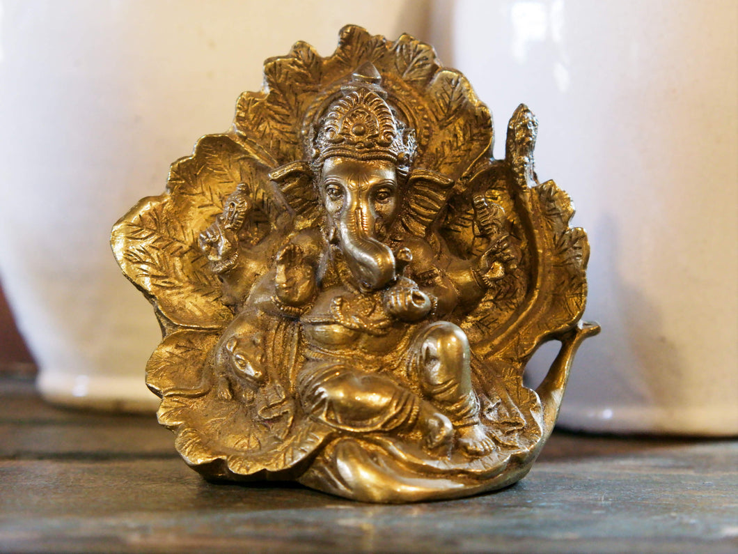 statuetta in lega di metalli raffigurante la divinità Ganesh , Ganesha.  peso 940 gr  dimensioni 13x8 h. 12