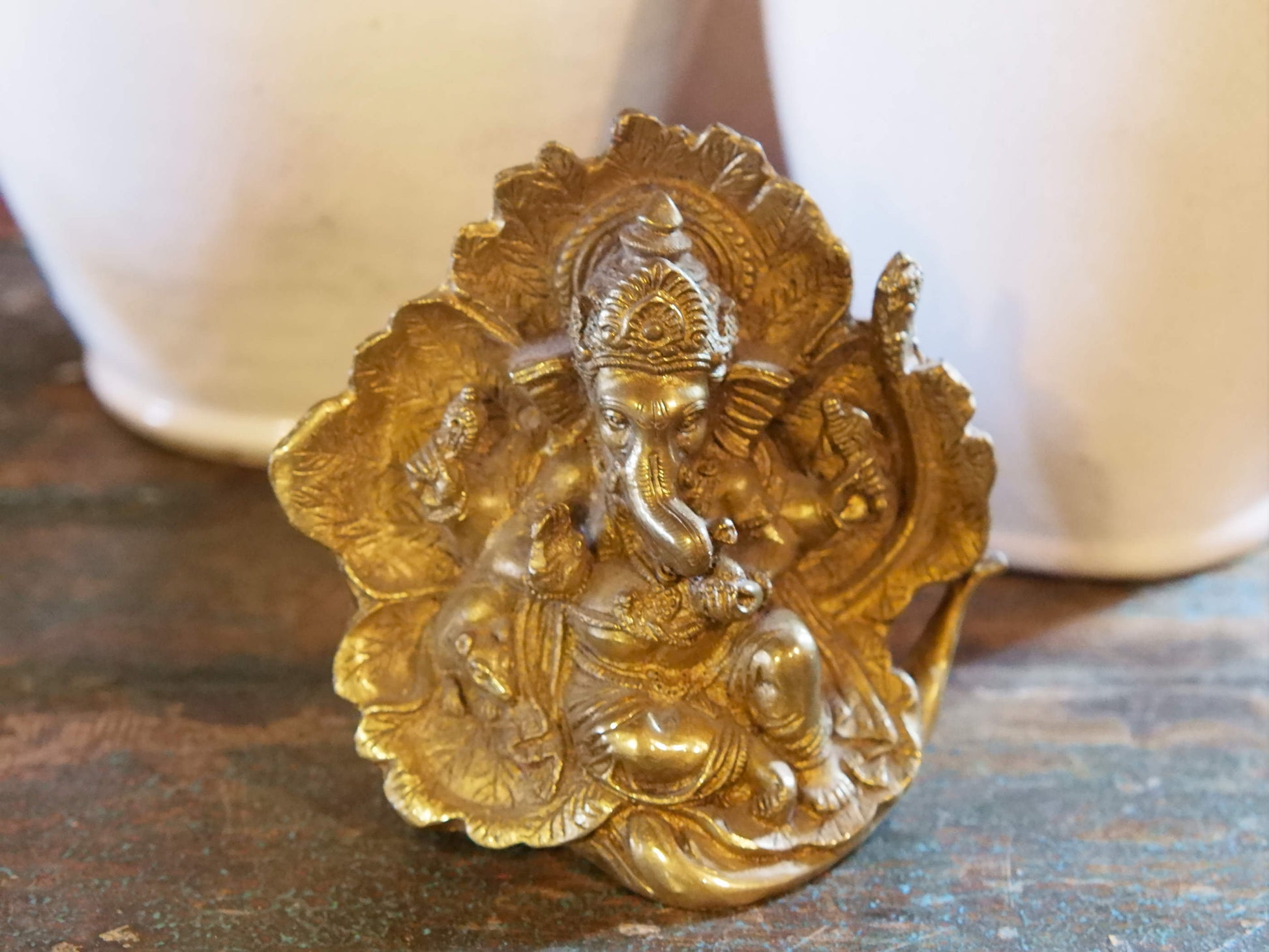 statuetta in lega di metalli raffigurante la divinità Ganesh , Ganesha.  peso 940 gr  dimensioni 13x8 h. 12