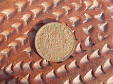 Carica l&#39;immagine nel visualizzatore di Gallery, vecchia moneta indiana  half anna datata 1818  diametro 3 cm  peso 13 gr   www.etniko.it info@etniko.it 0039 3338778241 pinterest, facebook, instagram    etnikobycrosato
