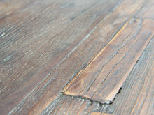 Carica l&#39;immagine nel visualizzatore di Gallery, Damcja Indiana tipica credenza del nord dell&#39;India, composta da 2 ante, databile primi &#39;900, in legno di teak, perfettamente autentica e conservata.  Dimensioni 107x50xh90cm.  per maggiori info o dettagli info@etniko.it 0039 3338778241
