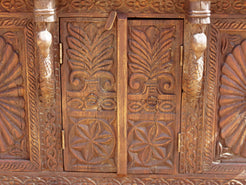 Damcja Indiana tipica credenza del nord dell'India, composta da 2 ante, databile primi '900, in legno di teak, perfettamente autentica e conservata.  Dimensioni 107x50xh90cm.  per maggiori info o dettagli info@etniko.it 0039 3338778241