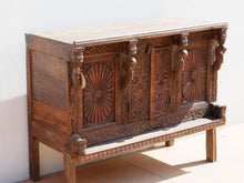 Carica l&#39;immagine nel visualizzatore di Gallery, Damcja Indiana tipica credenza del nord dell&#39;India, composta da 2 ante, databile primi &#39;900, in legno di teak, perfettamente autentica e conservata.  Dimensioni 107x50xh90cm.  per maggiori info o dettagli info@etniko.it 0039 3338778241