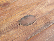 Carica l&#39;immagine nel visualizzatore di Gallery, Damcja Indiana tipica credenza del nord dell&#39;India, composta da 2 ante, databile primi &#39;900, in legno di teak, perfettamente autentica e conservata.  Dimensioni 107x50xh90cm.  per maggiori info o dettagli info@etniko.it 0039 3338778241