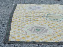 Carica l&#39;immagine nel visualizzatore di Gallery, Telo Indiano in cotone di colore beige con ricamo mix color. Può essere impiegato come copridivano, copriletto, tovaglia o tessuto da appendere a parete. Dimensioni 210x280cm     per info ed ulteriori foto 0039 3338778241 watshapp info@etniko.it facebook / instagram / pinterest : etnikobycrosato
