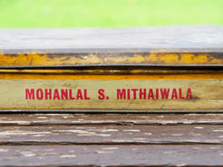 Scatola in latta vintage. Provenienza India.  Dimensioni 23x18 h5cm