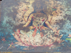 Scatola in latta vintage. Provenienza India.  Dimensioni 23x18 h5cm