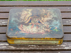 Scatola in latta vintage. Provenienza India.  Dimensioni 23x18 h5cm