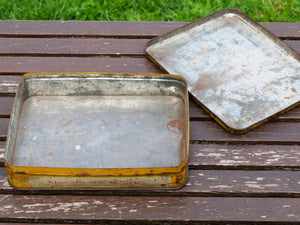 Scatola in latta vintage. Provenienza India.  Dimensioni 23x18 h5cm
