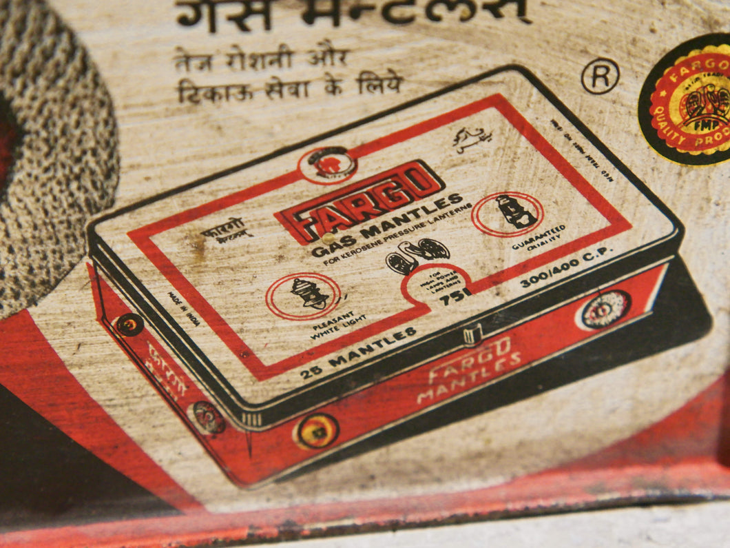 Scatola In Latta Vintage.  Provenienza India. Dimensioni 16x11xh5cm. 