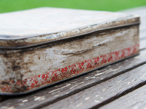 Scatola in latta vintage. Provenienza India.  Dimensioni 28x21 h6cm
