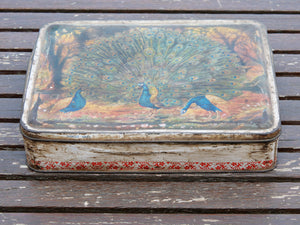 Scatola in latta vintage. Provenienza India.  Dimensioni 28x21 h6cm