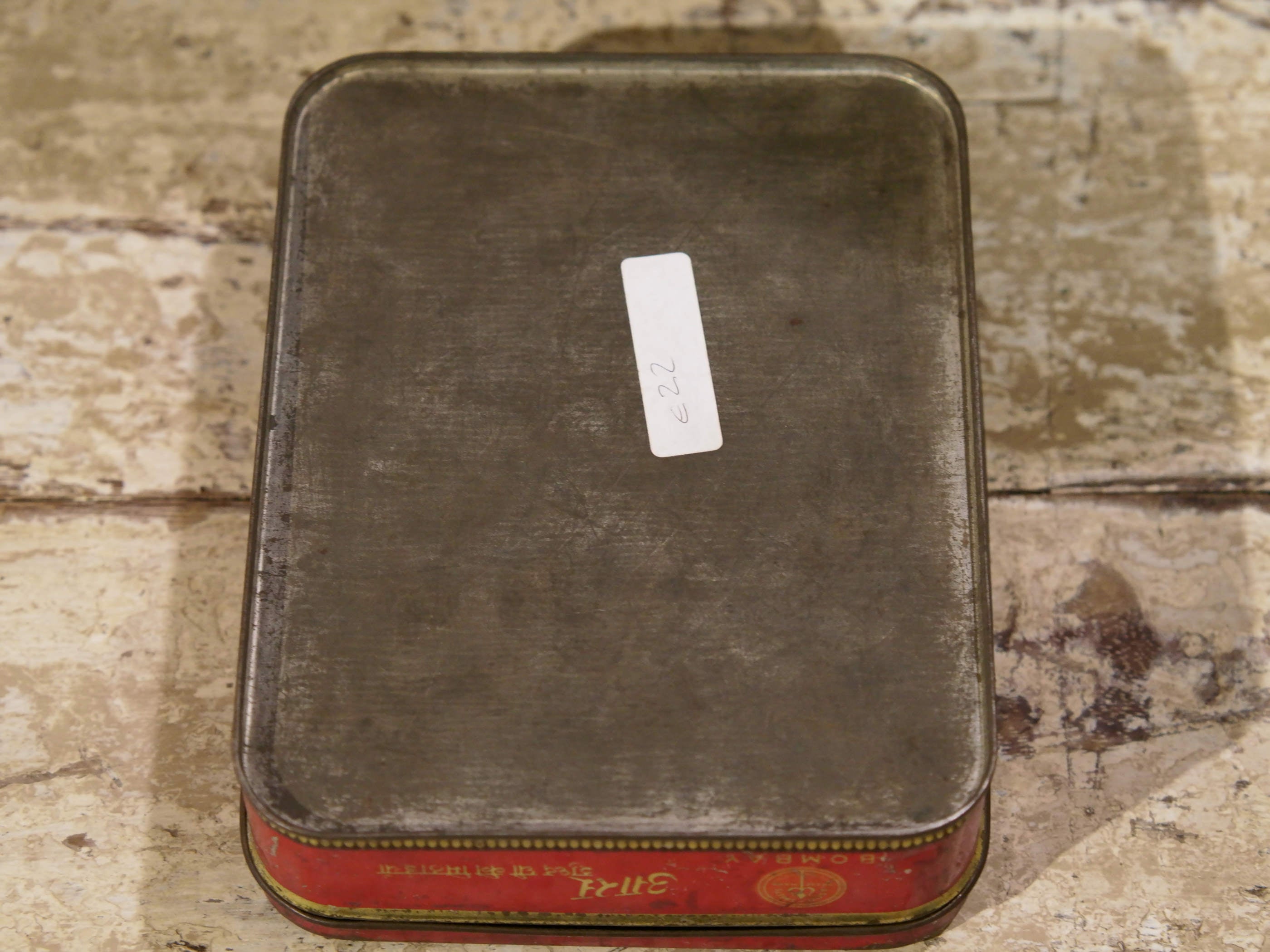 Scatola In Latta Vintage.  Provenienza India. Dimensioni 13x17xh5cm. 